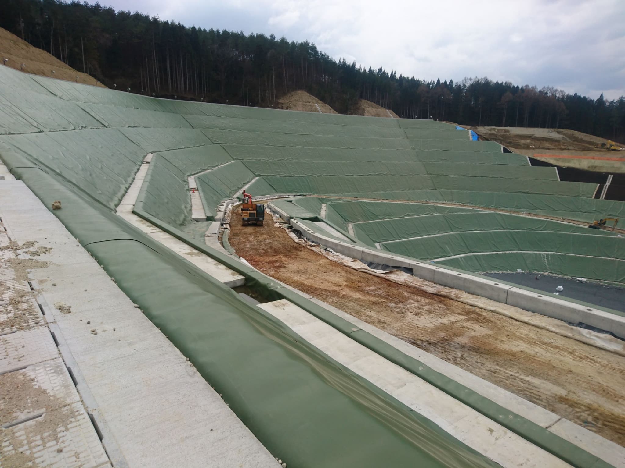 処分場遮水工事