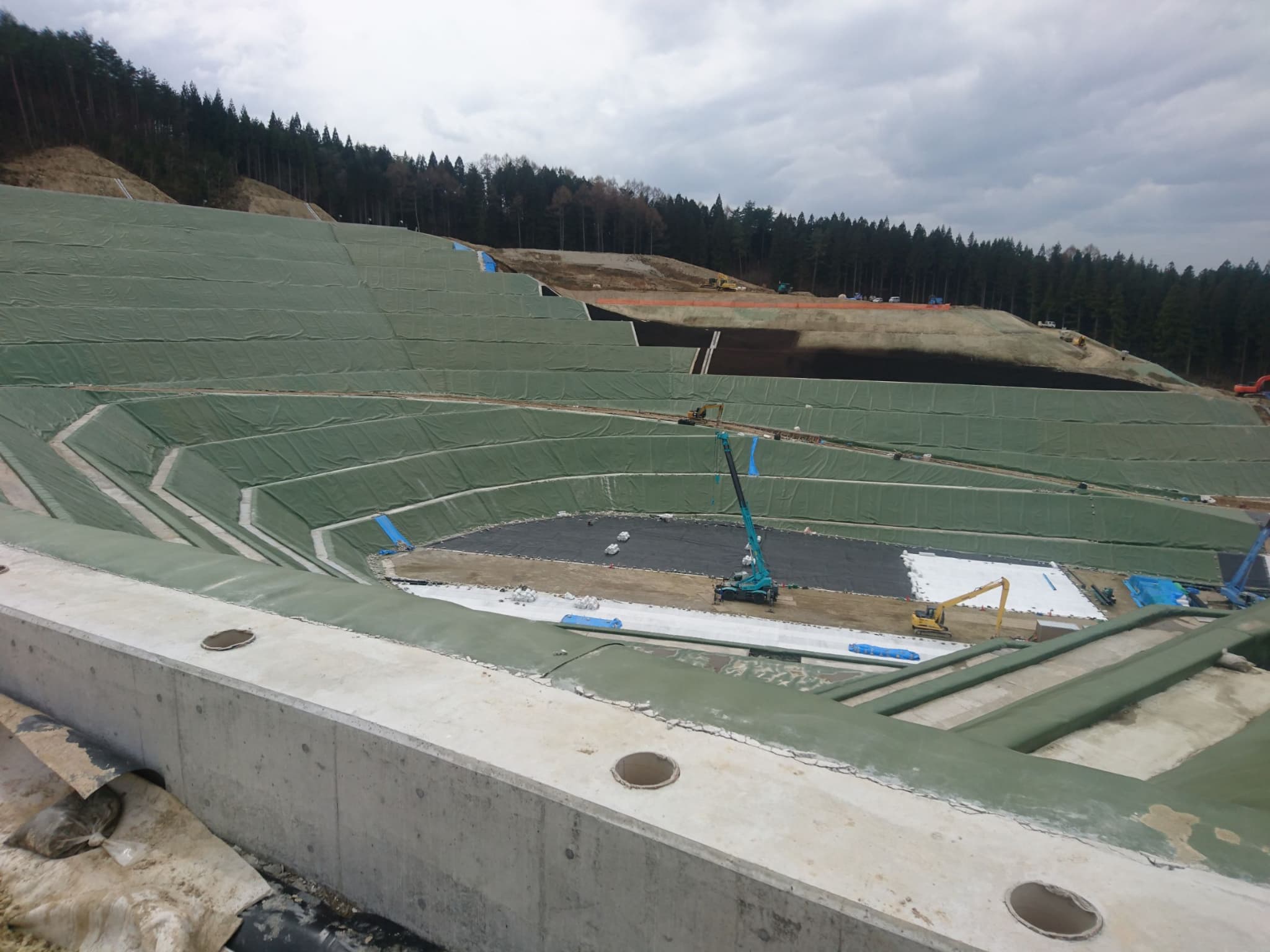 処分場遮水工事