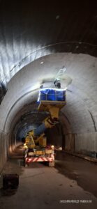 砂蔵トンネル　止水注入、剥落対策