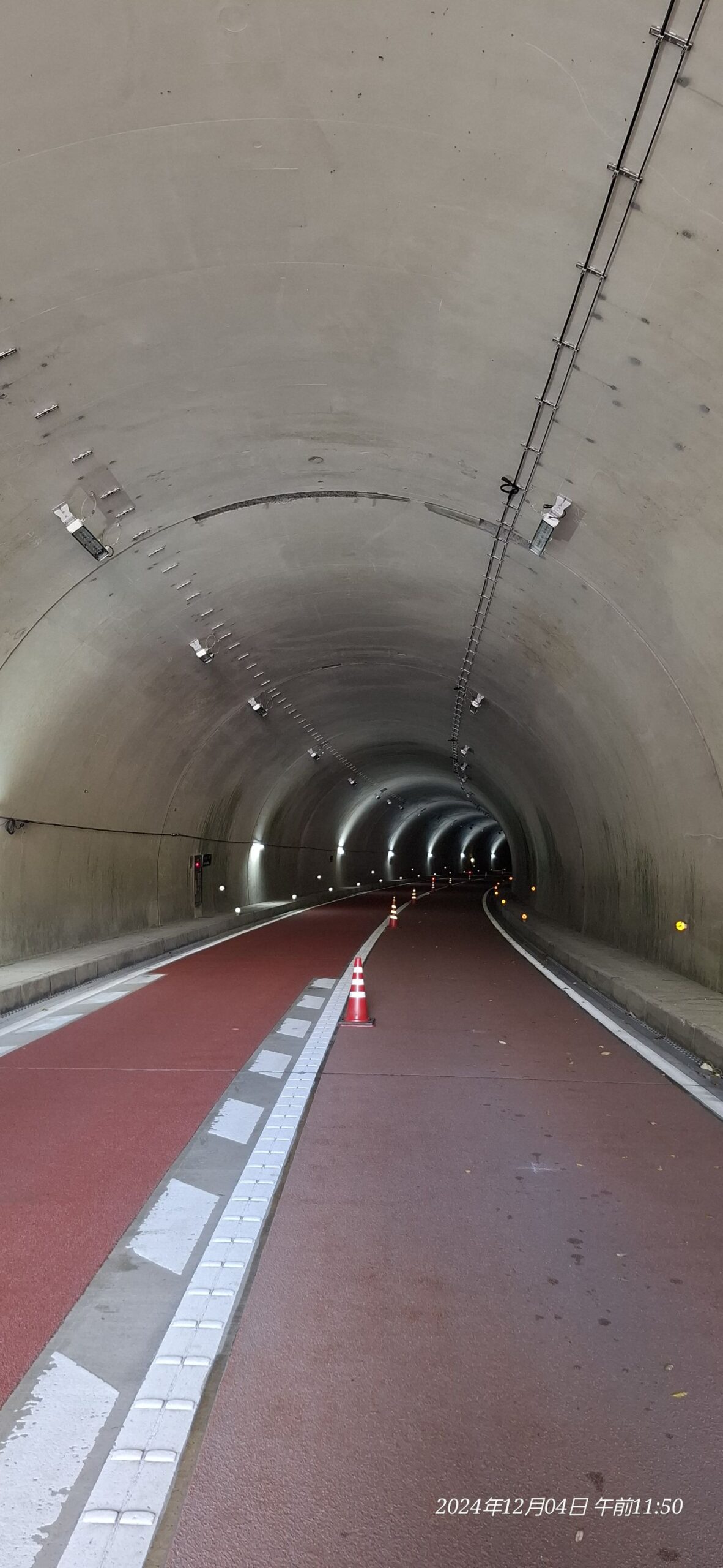 上野地トンネル　照明設備工事