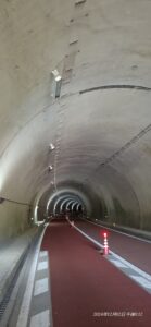 上野地トンネル　照明設備工事