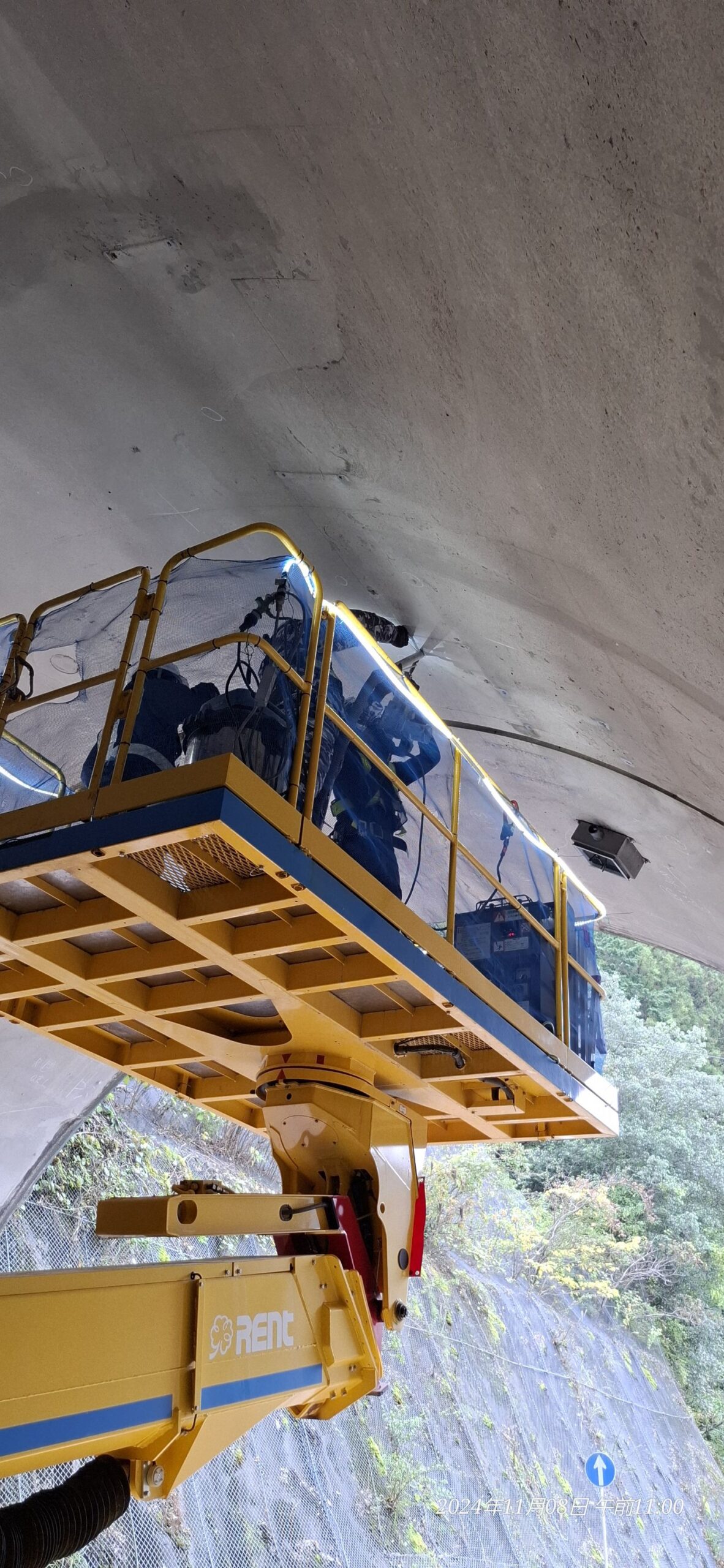 上野地トンネル　照明設備工事