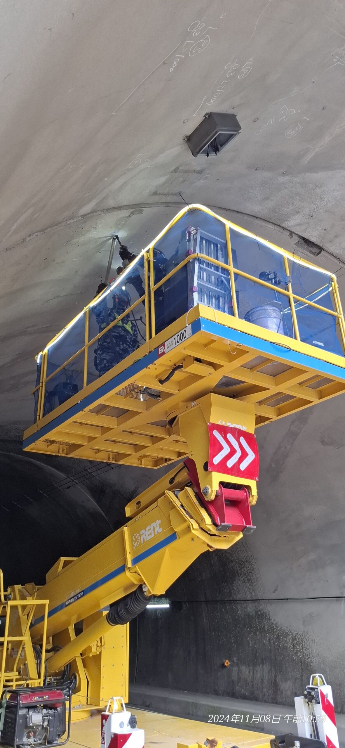 上野地トンネル　照明設備工事