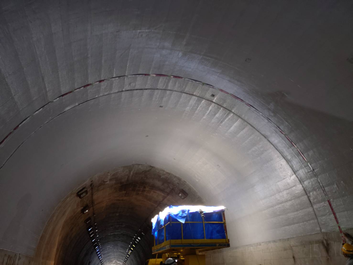 砂蔵トンネル　炭素繊維シート