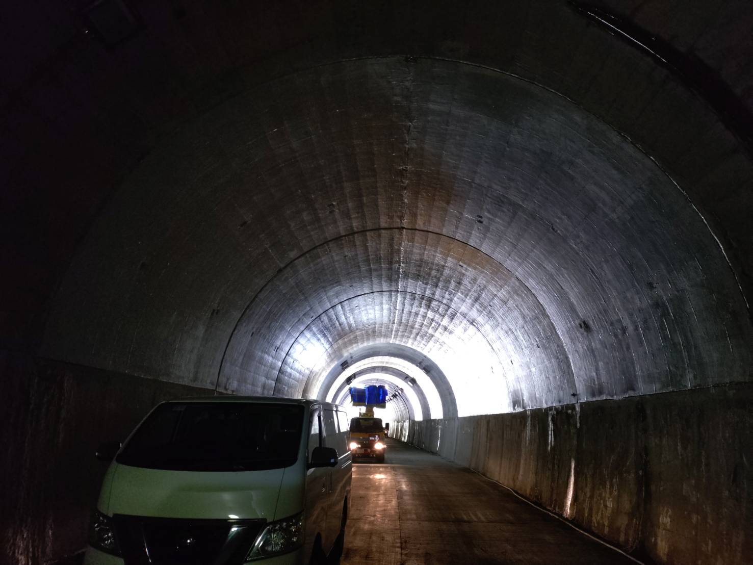 砂蔵トンネル　炭素繊維シート