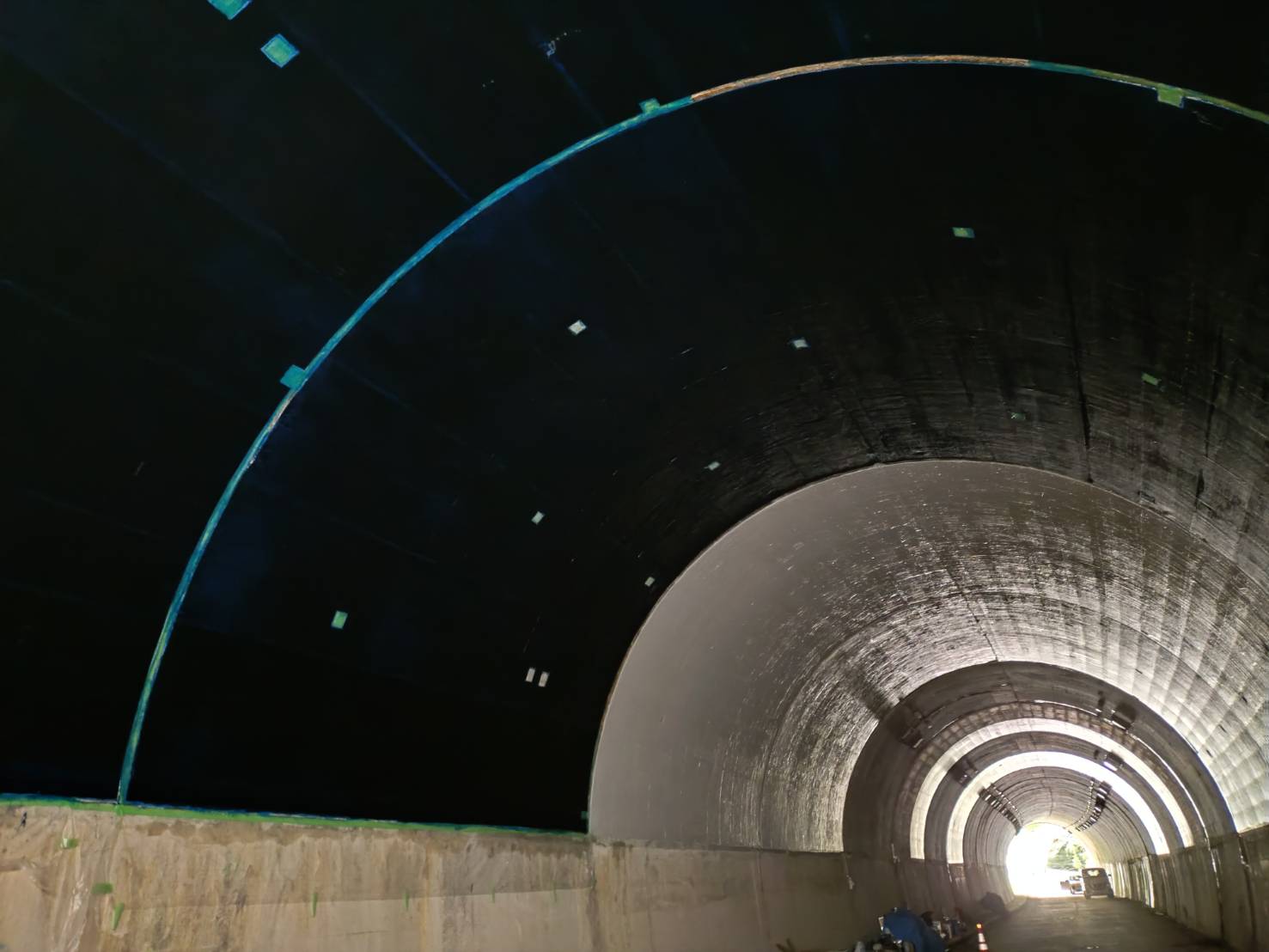 砂蔵トンネル　炭素繊維シート