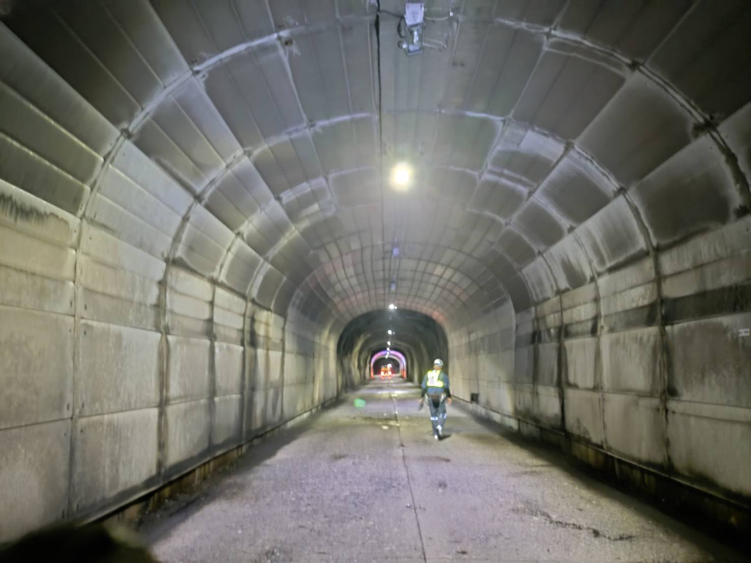 戸賀深瀬トンネル 照明LED化