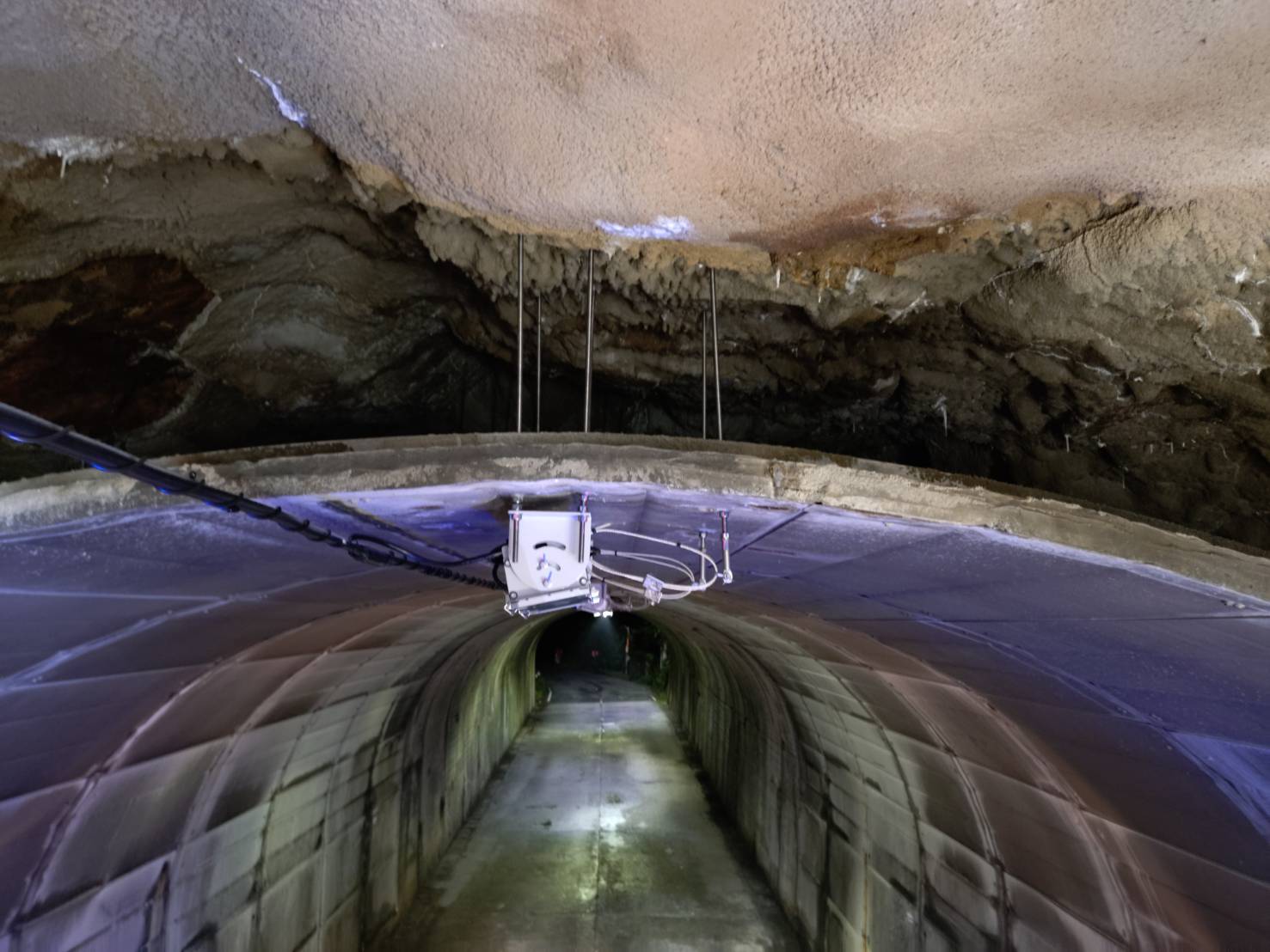 戸賀深瀬トンネル 照明LED化