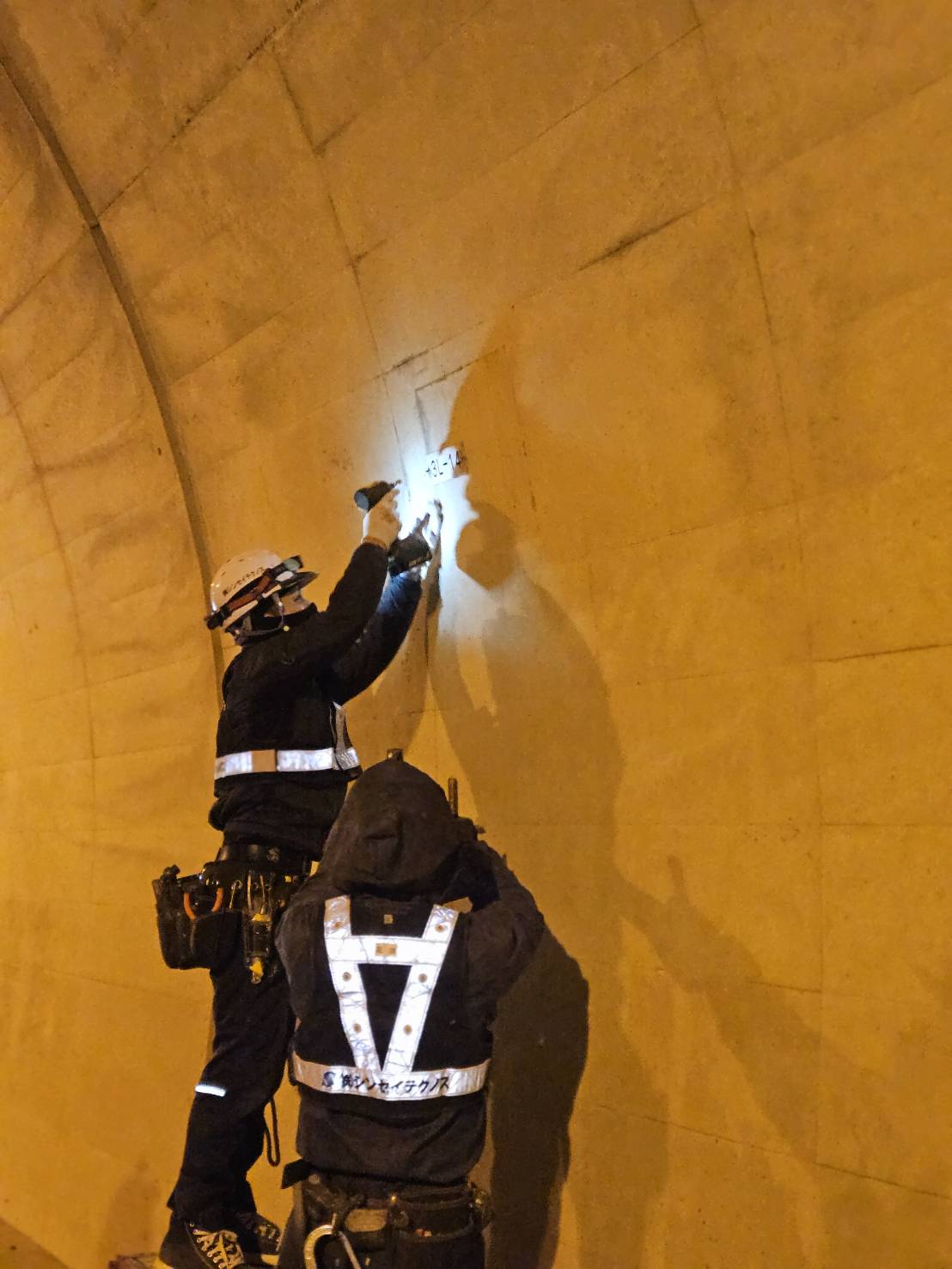 トンネル照明設備更新工事