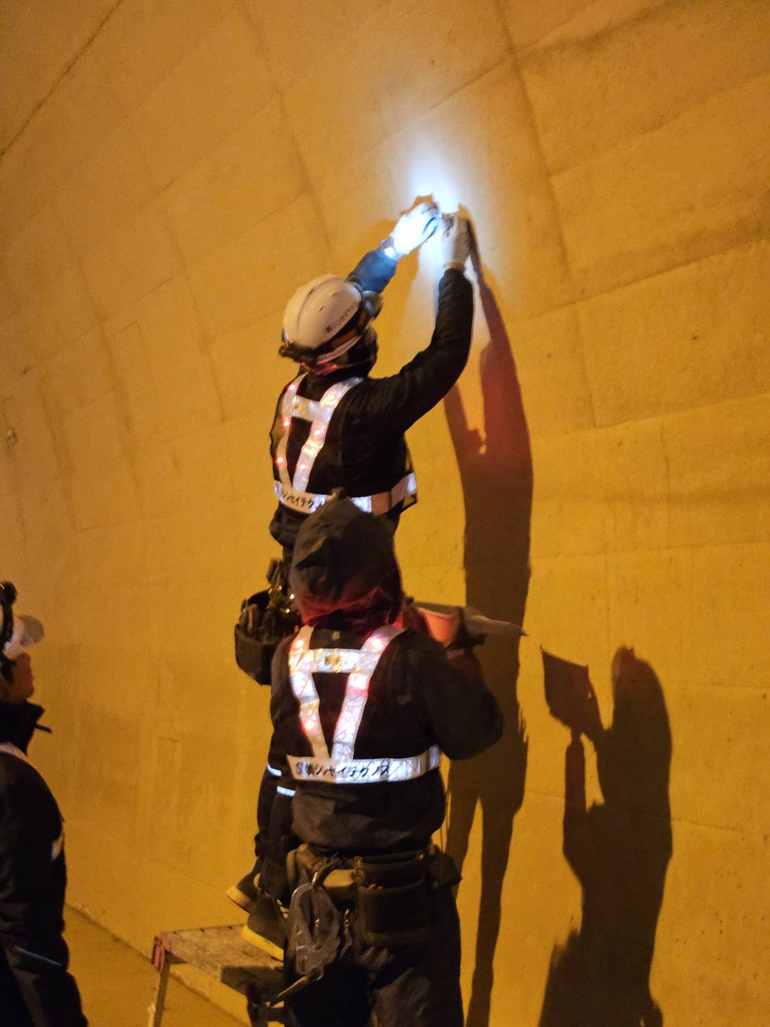 トンネル照明設備更新工事