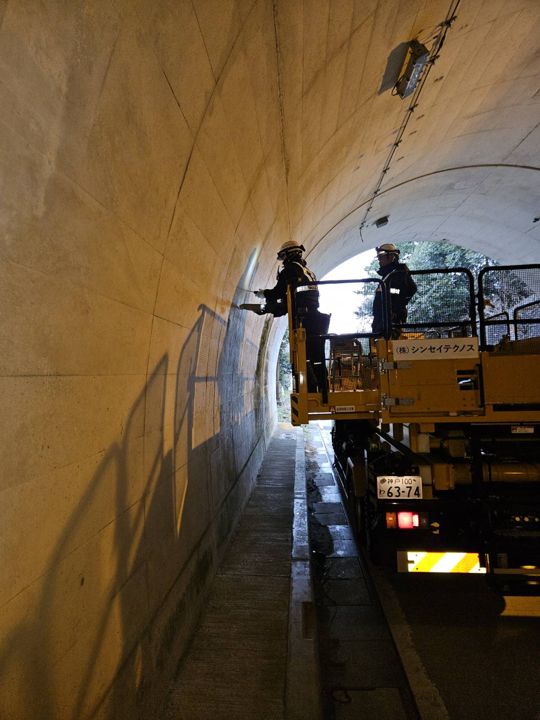 トンネル照明設備更新工事