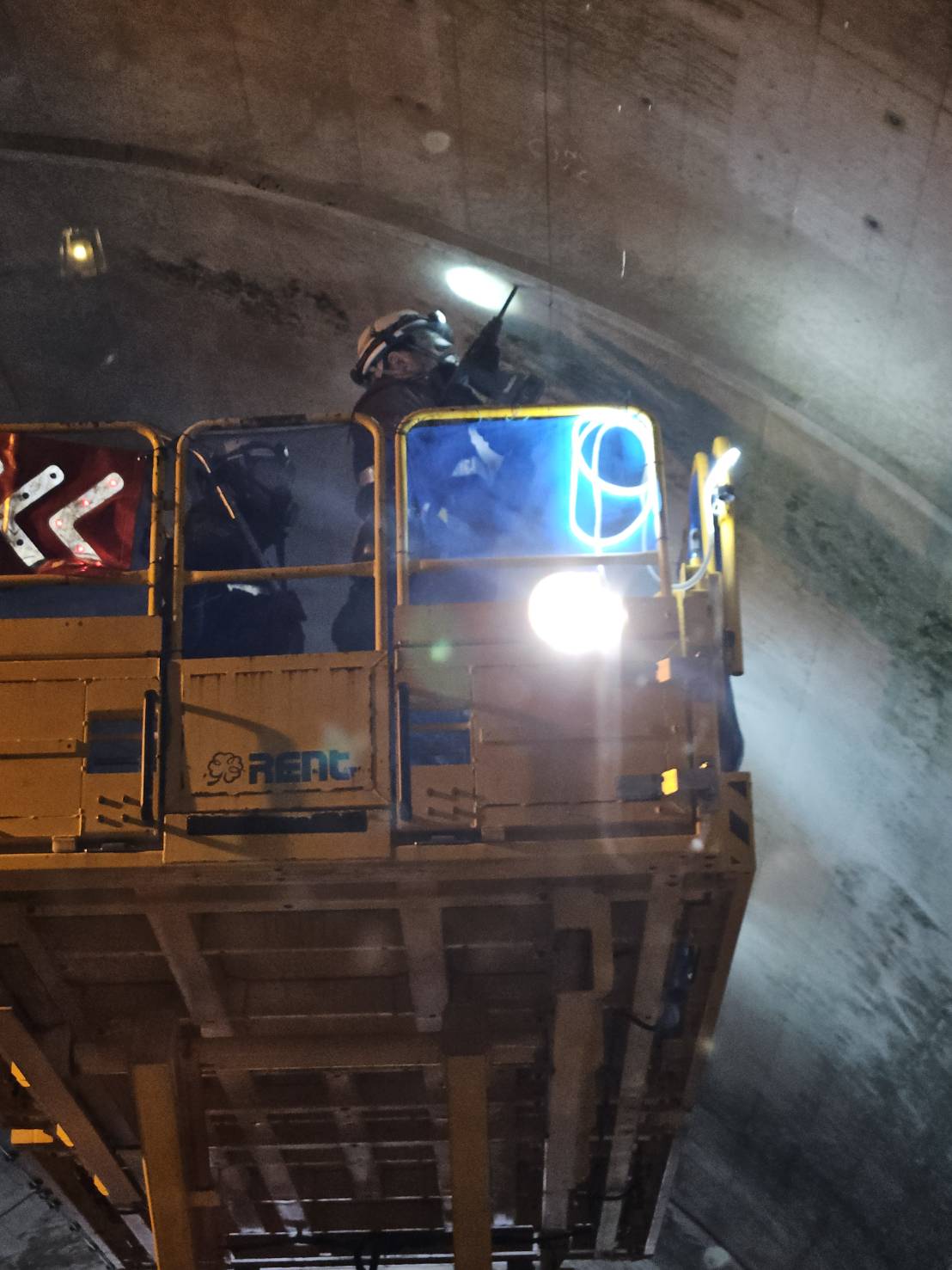 トンネル照明設備更新工事