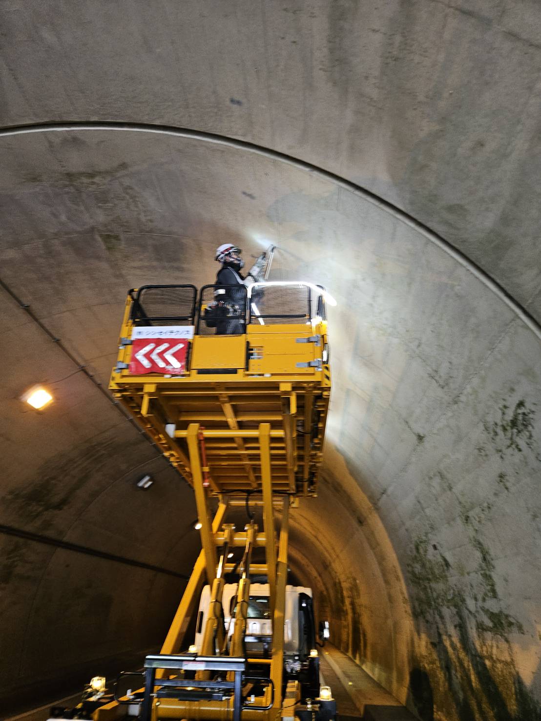 トンネル照明設備更新工事