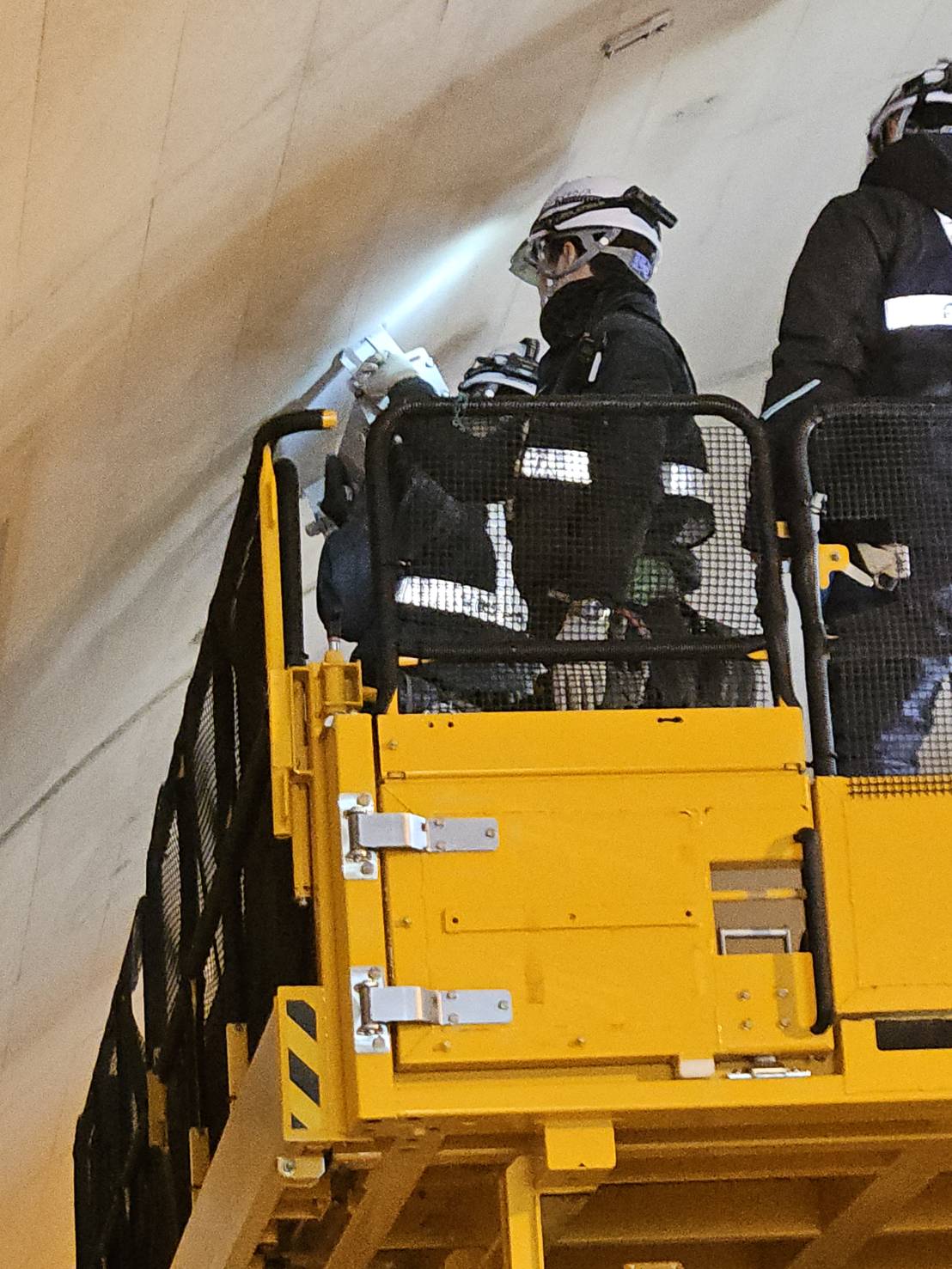 トンネル照明設備更新工事