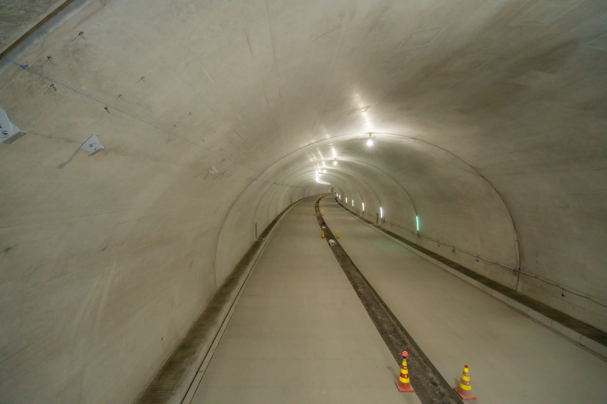 トンネル内部