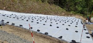 志戸前川トンネル重金属対策パデムシート敷設工事